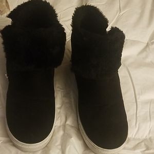 Black shoes with a heal